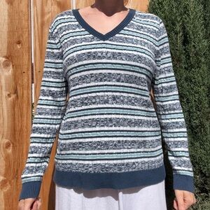 Croft & Barrow Blue and White Knit sweater